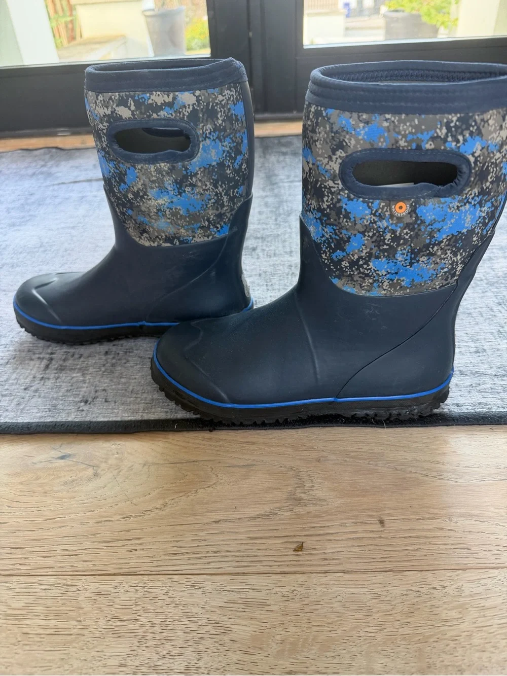 Bogs Grasp Mid Camo Waterproof Boots Blue Black Youth Size 6